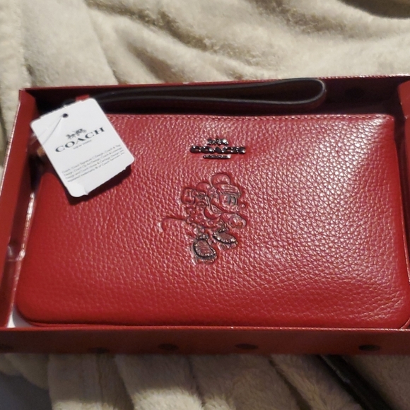 Host pick firm Coach and Disney collaboration wristlet red new boxed free gift - Picture 8 of 11